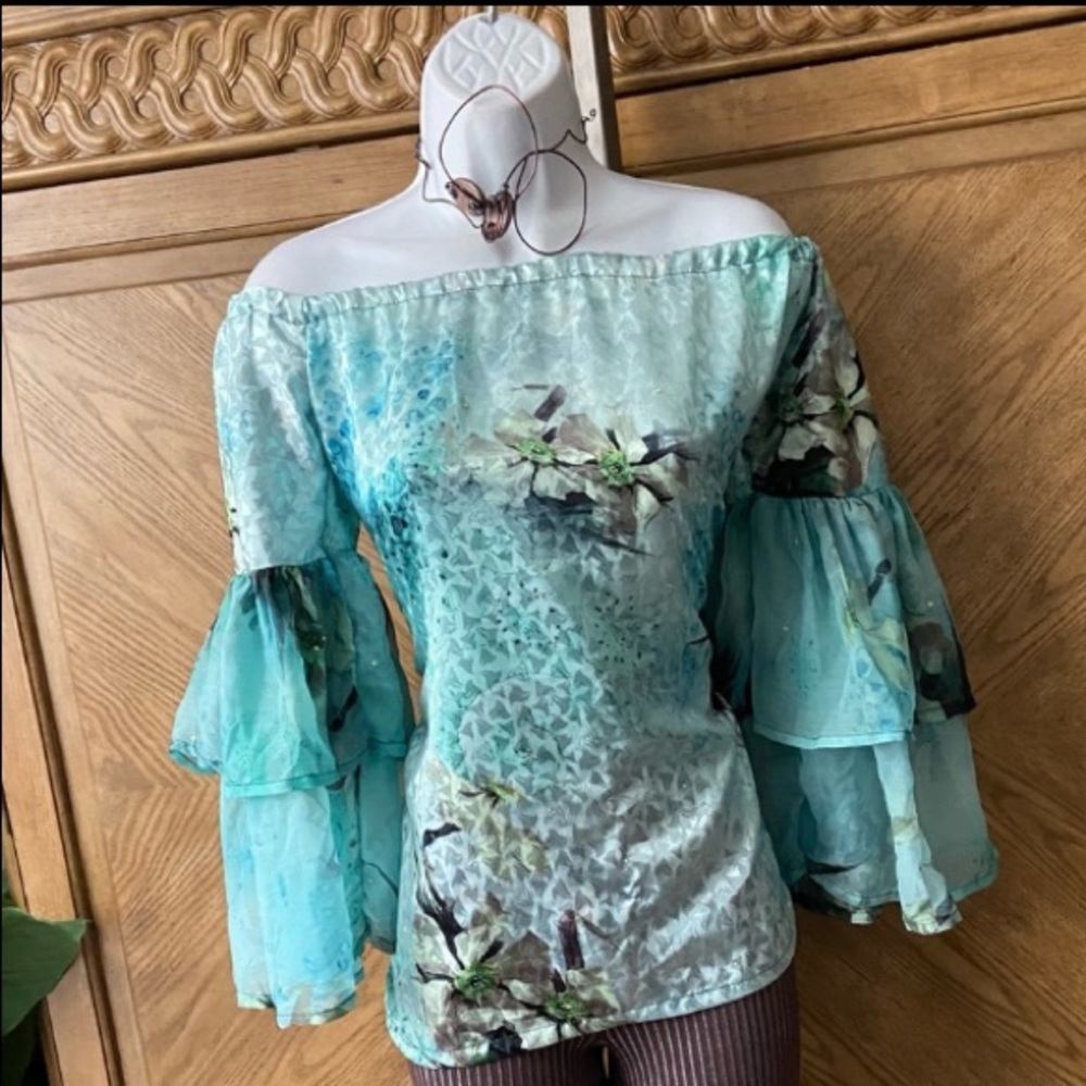 Grass Field Green floral off shoulder ruffle top